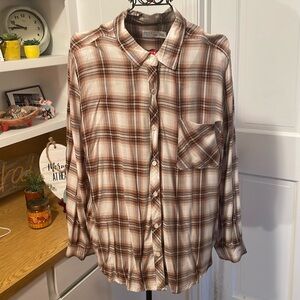 💰💰💰BOGOHO 💰💰💰Plaid Time and Tru LS Button Up Top